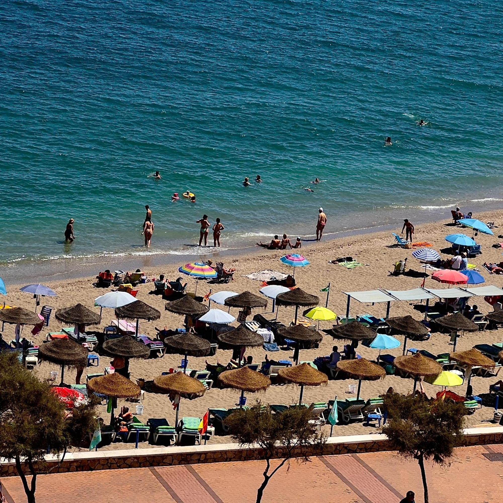 Fantastico Apartamento A Pie De Playa By Renthas Apartment Фуeнхирола Екстериор снимка